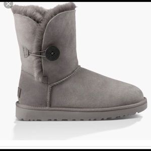 UGG Bailey Button boots (sz 8) GRAY AUTH. EUC!!